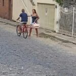 Mulher de 24 anos mata idoso com facada enquanto ele andava de bicicleta